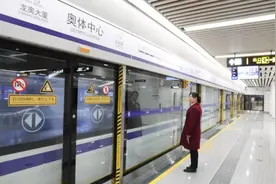 济南：推进全市公交企业整合，实现公交、轨道乘车“一卡通”图片