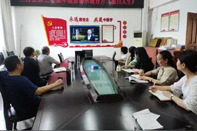 三台县总工会组织机关干部观看《黑白人生》警示教育片图片