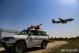 走近神秘的机场“净空员”：用“神器”驱鸟，守护飞行安全图片