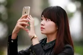 16岁女儿偷看“色情片”，宝妈不打不骂，几句话就教会了她自爱图片