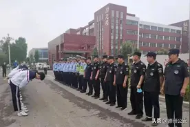 考生集体鞠躬致谢！德州公安护考行动圆满完成！图片