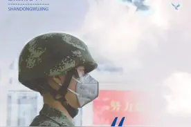 “排头兵”养成记：那年第一个走下火车的新战士，终于站在了队伍最前方！图片