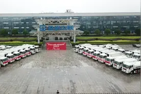 盈峰环境批量环卫装备发往柬埔寨，助力“一带一路”建设图片