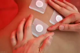 某专家叫停三伏贴：别贴了！都是骗人的图片