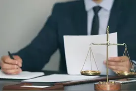 行人横穿马路，为何司机全责？行人也应该遵守交通法规图片