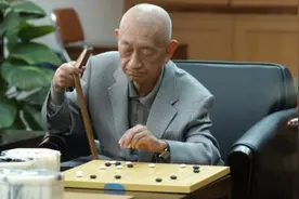 吴清源14岁留学日本，三十年间败尽日本顶尖棋士，金庸：我偶像图片