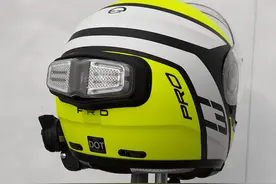 夜间骑行安全新装备 INWIEW头盔式尾灯发布图片