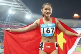 女子4×100米接力 梁小静、葛曼棋、黄瑰芬、韦永丽图片