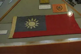 朝鲜战场上的土耳其军队，误伤友军，缴获一面怪旗当宝图片