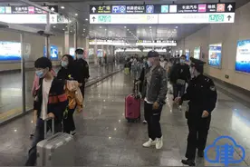 天津站区点对点接站 确保学生平安返校图片
