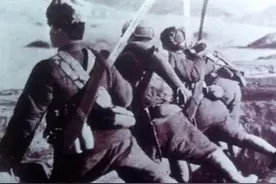 白刃战中，大刀真的拼得过刺刀吗？老兵：一个排被日军一班挑翻图片