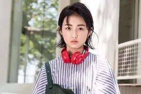 张子枫人设翻车？高考私家车开进考场，旅游耽误考试高中只是肄业图片