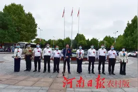 怀揣心声，肩负重托！罗山县委书记周哲看望党代表图片