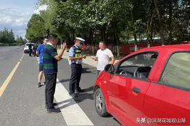 观山湖区金华园街道：开展占道收售二手车专项整治行动图片
