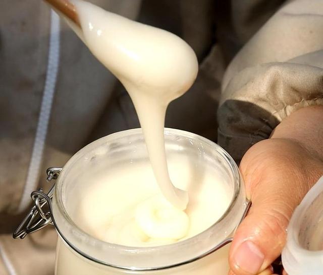 结晶蜂蜜的作用与功效，结晶蜂蜜和普通蜂蜜有什么不同？