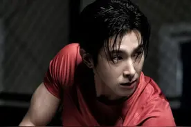 出道十几年没有黑点的人设终于崩了图片