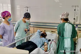 紧急救治10小时，自治区人民医院首例静脉内瘘溶栓治疗成功图片