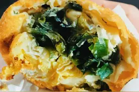 三亚蚵仔包老板娘太美了，客人问价男友都吃醋，30元一个供不应求图片