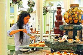 赌王最美女儿何超英：前半生惊艳了时光，后半生蹉跎了岁月图片