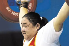 前举重运动员，为夺冠拼死一举，赛后直接进医院，只买7万元轿车图片