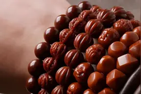 别再“画蛇添足”啦，这8种文玩手串根本就不需要配饰，太累赘图片