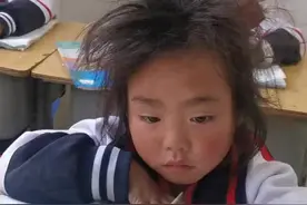 （视频）@太原人！太可爱！一年级小女孩做数学题头发炸毛图片