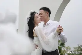 恭喜！29岁体操女神官宣结婚，婚纱照曝光，新娘美艳新郎高挑图片