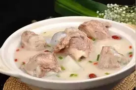 骨头汤怎么熬又香又白？很多人第一步就没做对，难怪没营养图片