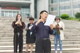 变身“主播”科大辅导员带学生“云游”校园图片