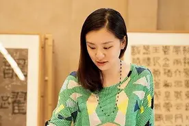 她没上中学，10岁被人称神童，20岁被人称才女，她叫林曦图片