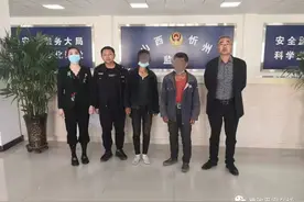 停放轿车阻碍施工、在乡政府躺倒堵门，忻州2人被行拘图片