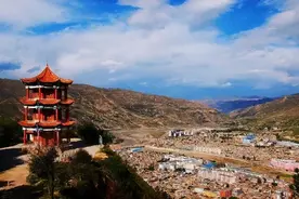 甘肃县城硬核早餐，大清早吃肉啃骨头，一顿早餐花50元还直呼便宜图片