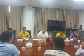东方市副市长欧阳牧牧到东方市信访服务中心接待来访群众图片