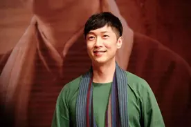 49岁马浚伟吃防腐剂？20年容貌未改，47岁考入北大太励志图片