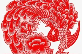 在传统文化中，孔雀被认为是吉祥、善良、美丽和华贵的象征图片
