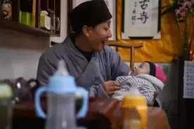 江苏一和尚帮助了百余名孕妇，还养育了22个孩子，网友：大爱无疆图片