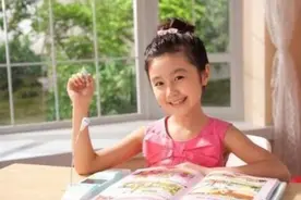 十年前的童星“点读机女孩”，如今已读大学，她的经历值得深思图片