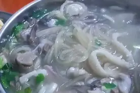 山西羊肉馆，羊杂汤8元肉很足，2小时能卖300碗，羊血免费吃图片