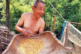 山西深山农村，70岁单身儿子伺候104岁妈，看2人生活成啥样图片