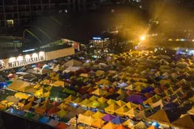 泰国火爆的“榴莲自助餐”，仅60元随便吃？游客进去后却哭了图片