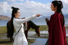 肖战为李沁每条动态留言，但都未曾得到回复，签名疑与女方有关图片