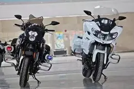 国产最强四缸巡航机车，27升大油箱，声浪无敌，二手货只需两万图片