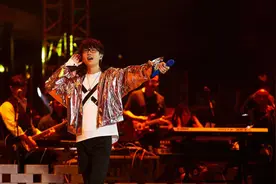 被李现粉丝抵制？90后的青春，被称为第二个周杰伦的许嵩怎样了？图片