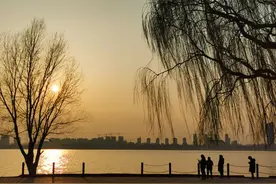 【跪拜，是传统还是陋习？】图片