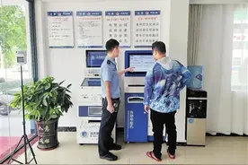 省公安厅海岸警察总队第二支队利用社管平台系统简化渔船民登记报备 让“群众跑”变成“数据跑”图片