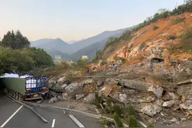 武深高速塌方路段恢复单幅双向通行！（这些情况要注意）图片