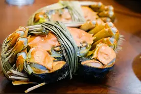 68元网购20只大闸蟹！男子打开快递瞬间懵了！意想不到哈哈哈图片