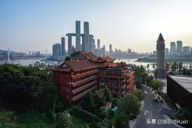 广受关注的重庆来福士，虽然很多人吐槽，但至今没有响亮的绰号图片