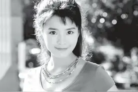 朱迅年轻时也太美了，清纯甜美如漫画少女，穿搭高级又时髦图片