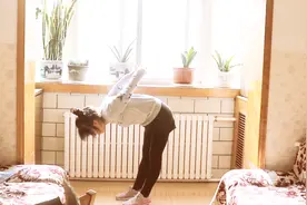 每天坚持双手背后交叉，向上高抬，高效锻炼肩，瘦腰瘦腹，瘦全身视频封面